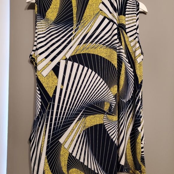 DeVia womens tank - Picture 8 of 10